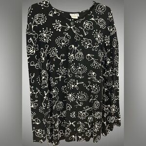 Black and White Flowy Floral Jacket by Clio II size 1X